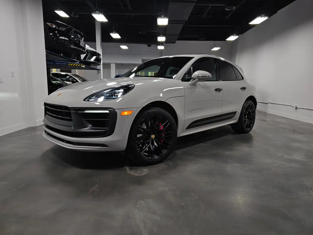 Porsche Macan - Image 1