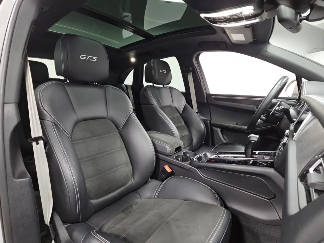 Porsche Macan - Image 23