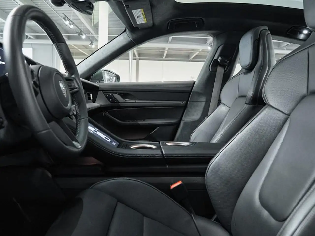 Porsche Taycan - Image 19