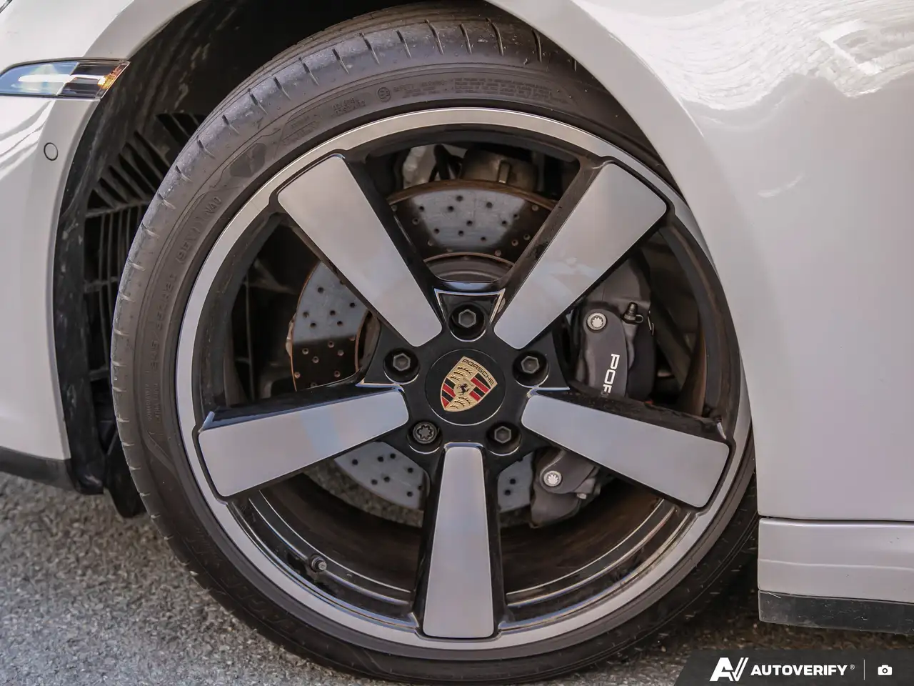 Porsche 911 - Image 9