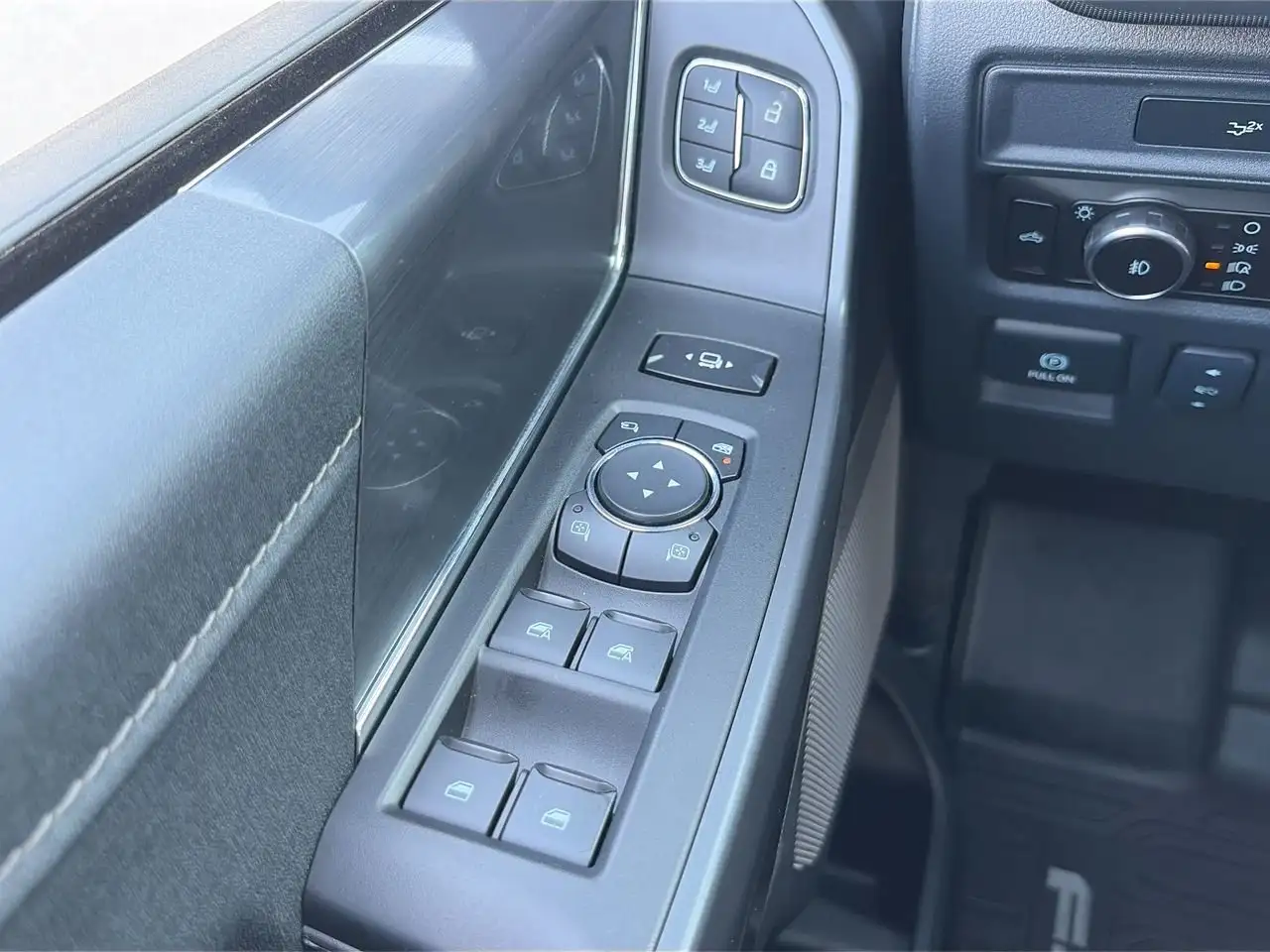 Ford F-150 - Image 21