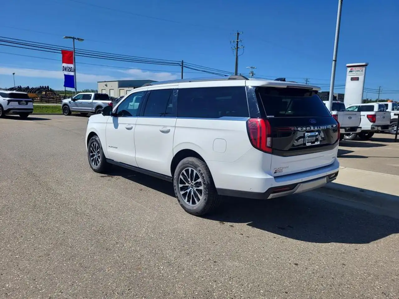 Ford Expedition - Image 26