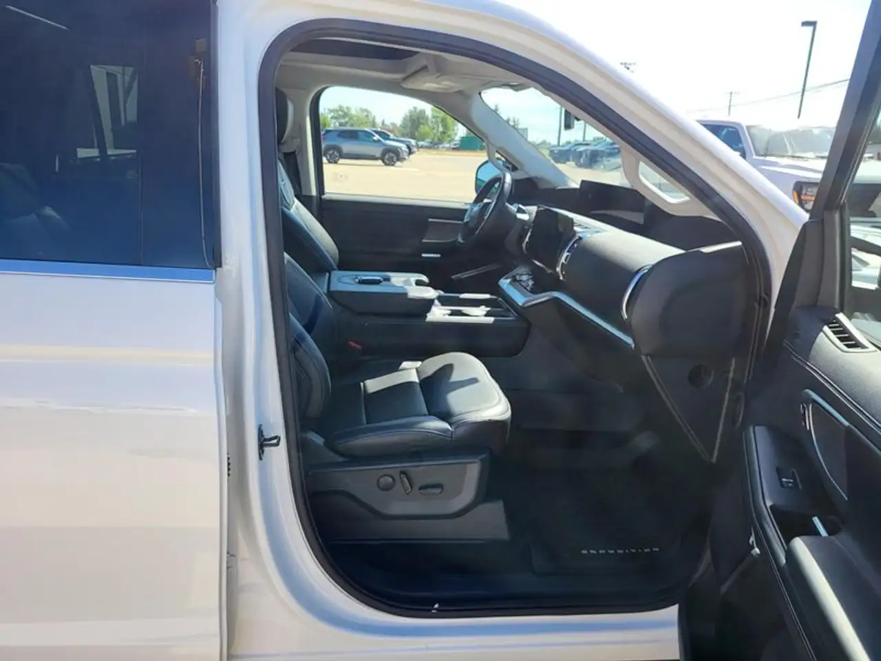 Ford Expedition - Image 17