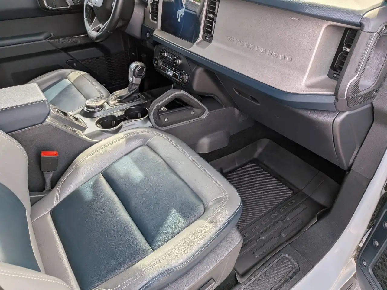 Ford Bronco - Image 24