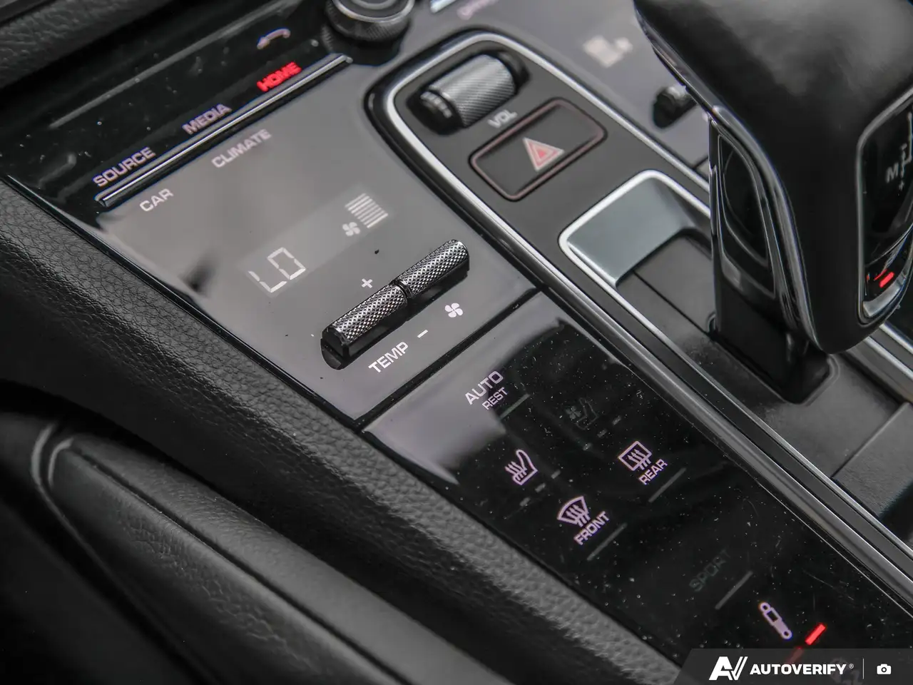 Porsche Cayenne - Image 21