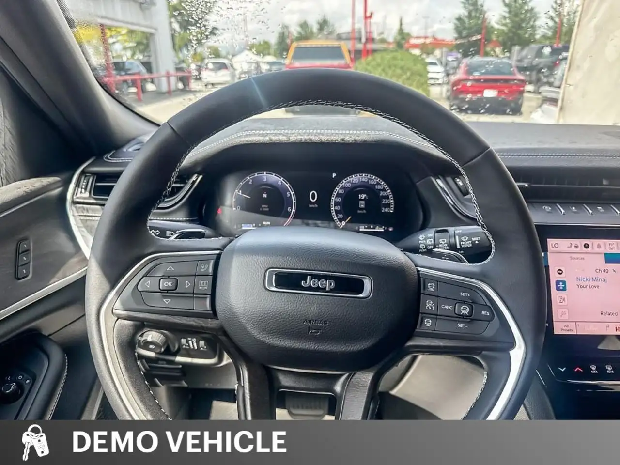 Jeep Grand Cherokee - Image 11