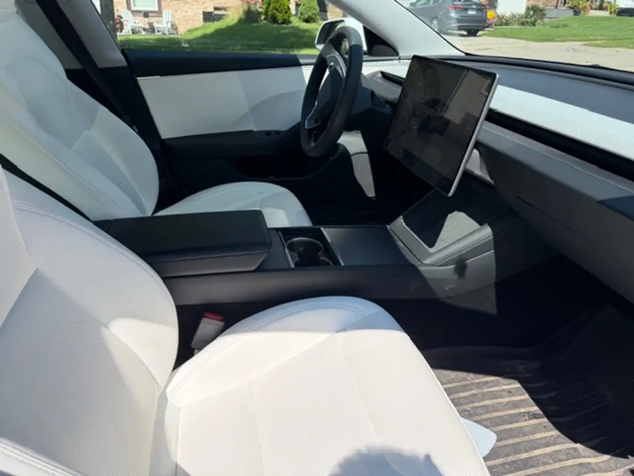 Tesla Model 3 - Image 10
