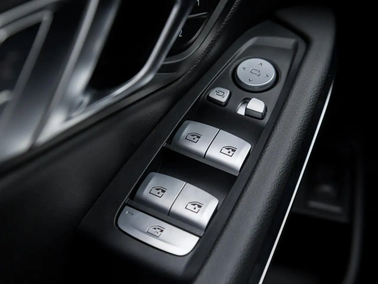 BMW 3 Series - Image 11