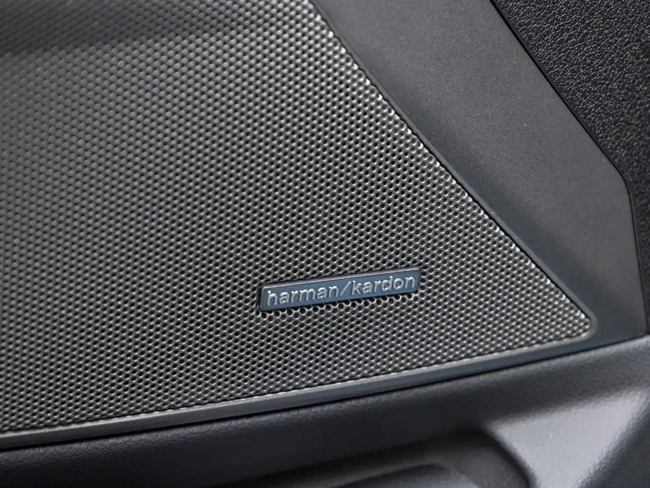BMW 3 Series - Image 10