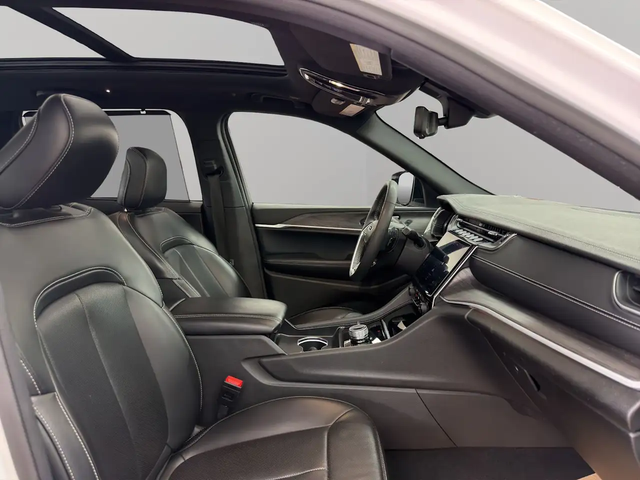 Jeep Grand Cherokee - Image 17