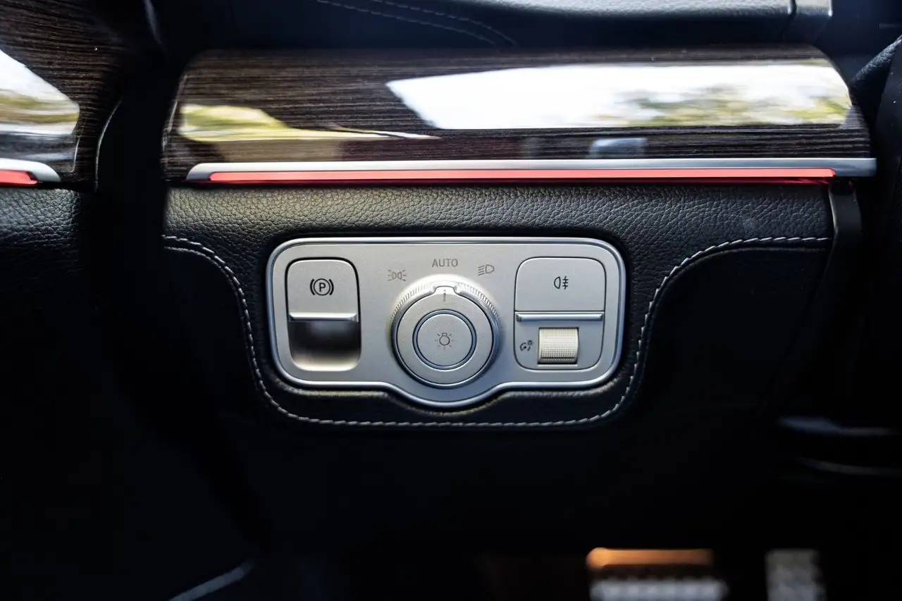 Mercedes-Benz GLS - Image 11