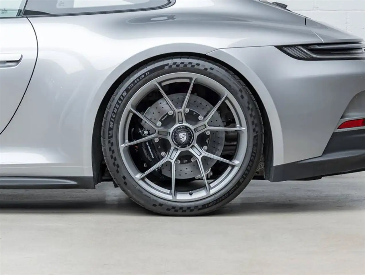 Porsche 911 - Image 14