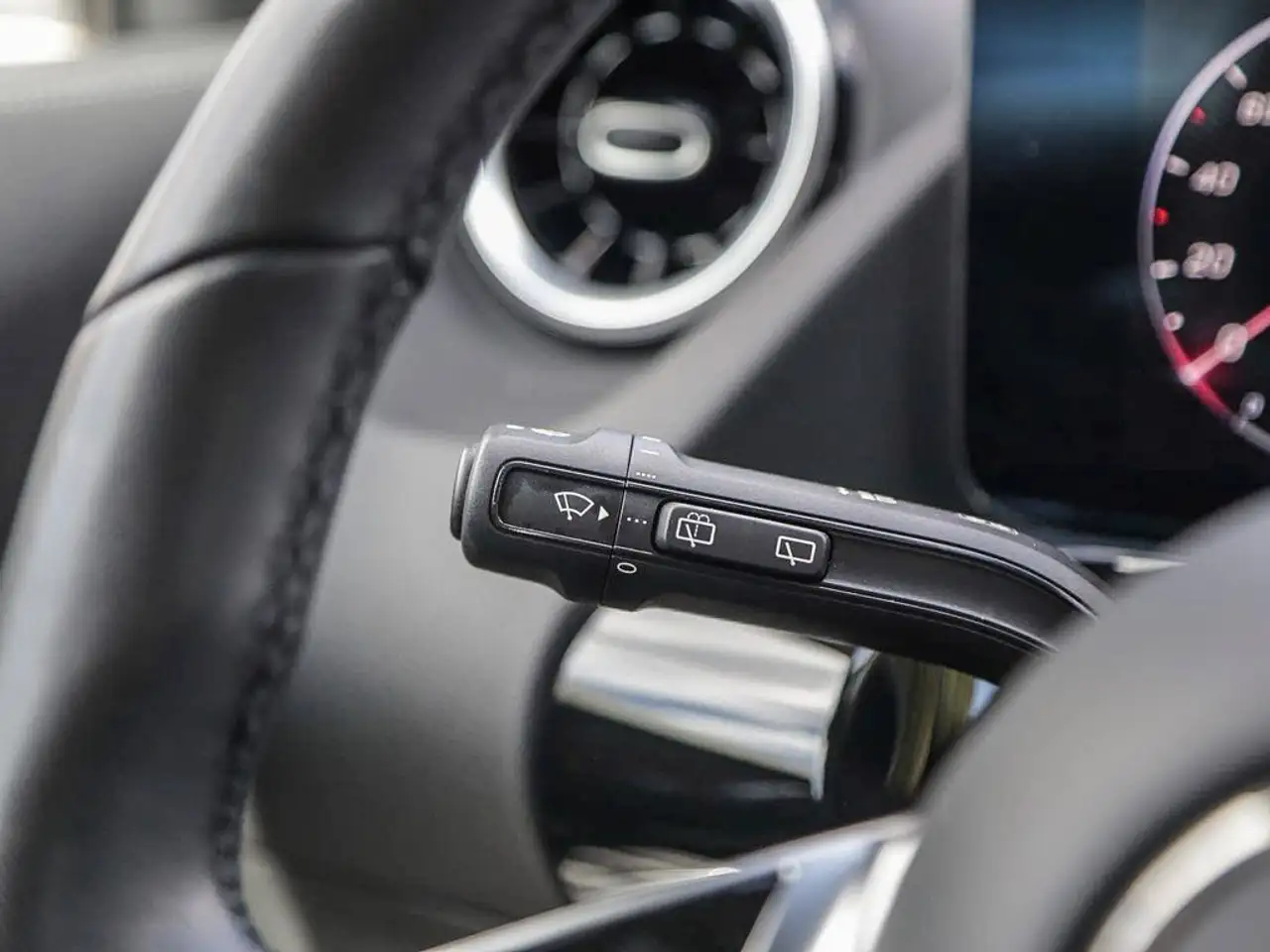 Mercedes-Benz GLA - Image 19
