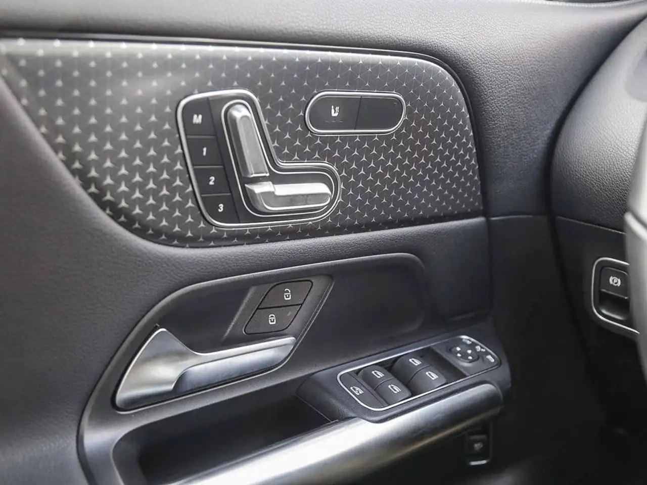 Mercedes-Benz GLA - Image 20