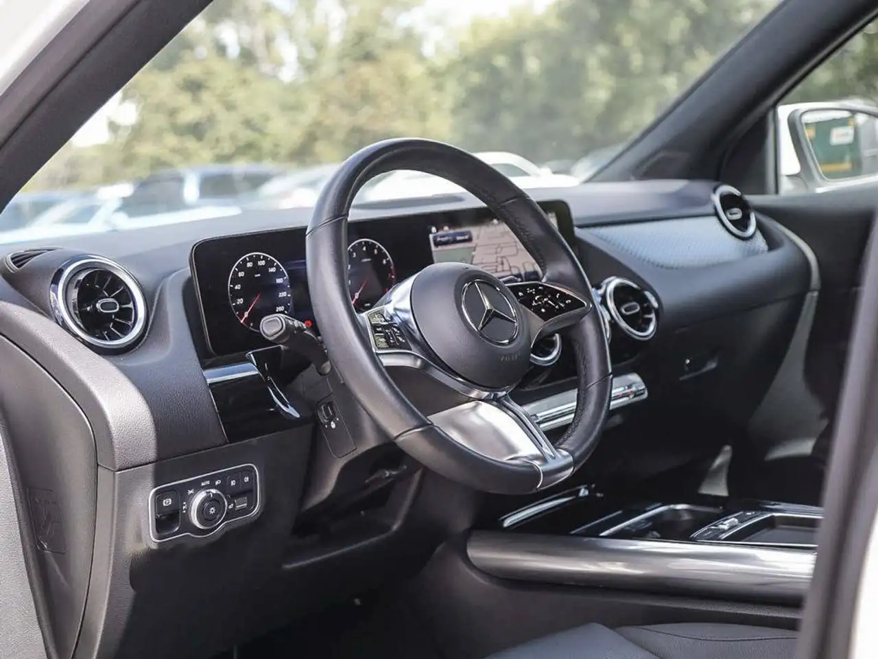 Mercedes-Benz GLA - Image 16