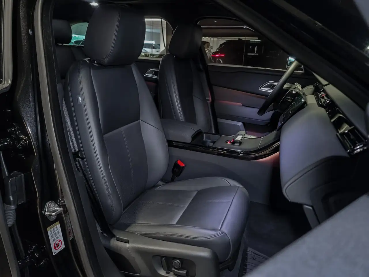 Land Rover Range Rover Velar - Image 19