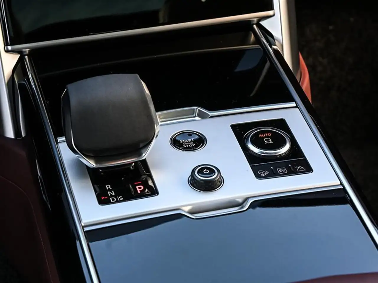Land Rover Range Rover - Image 23