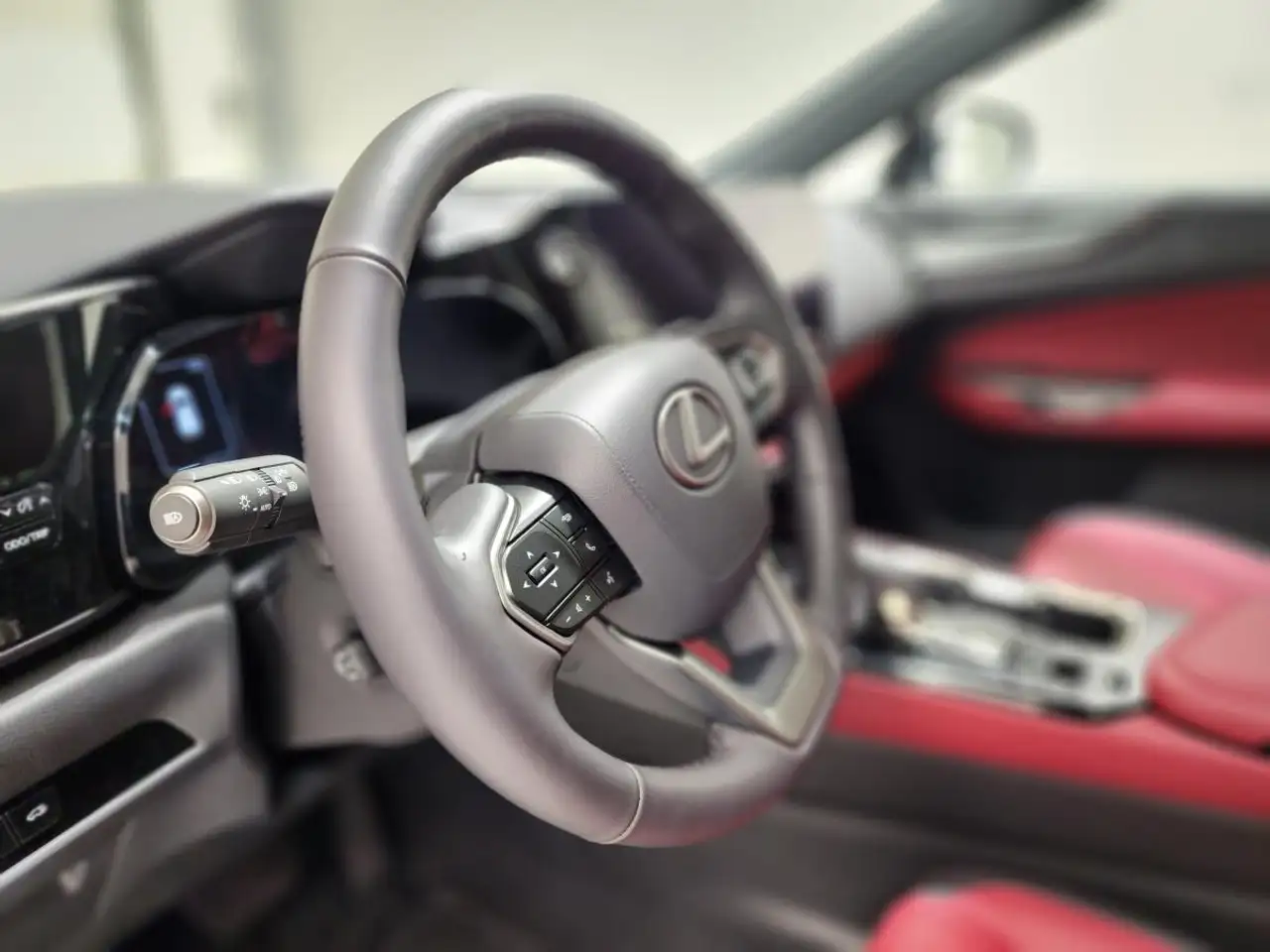 Lexus NX 350 - Image 12