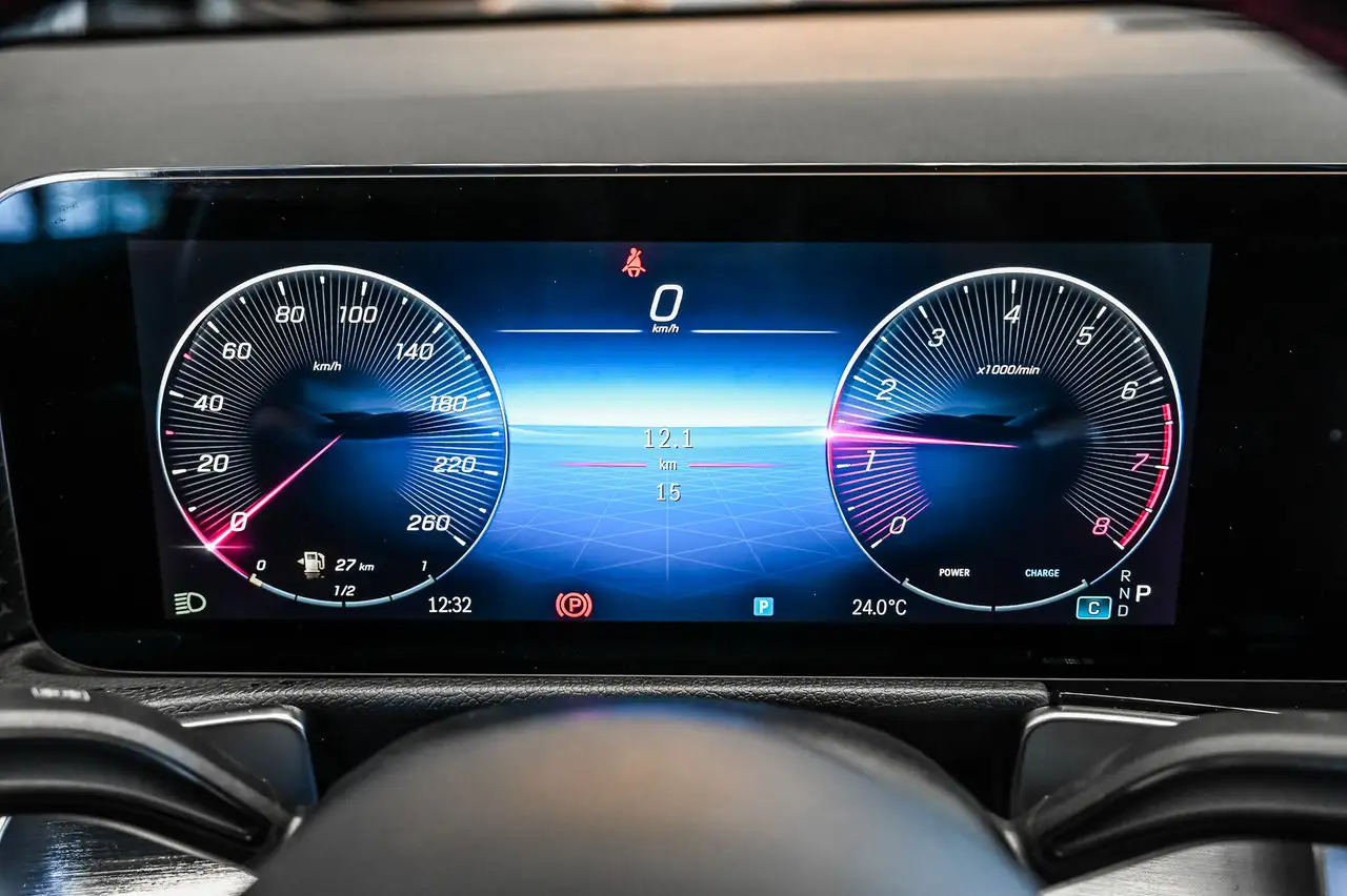 Mercedes-Benz GLB - Image 11