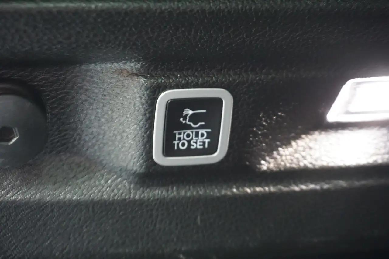 Jeep Grand Cherokee - Image 38