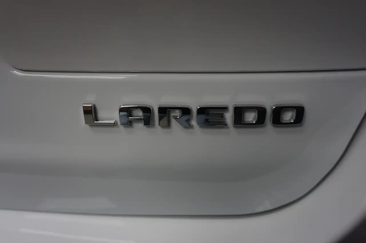 Jeep Grand Cherokee - Image 12