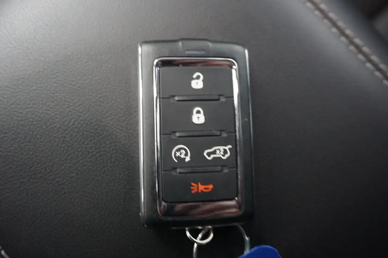 Jeep Grand Cherokee - Image 28