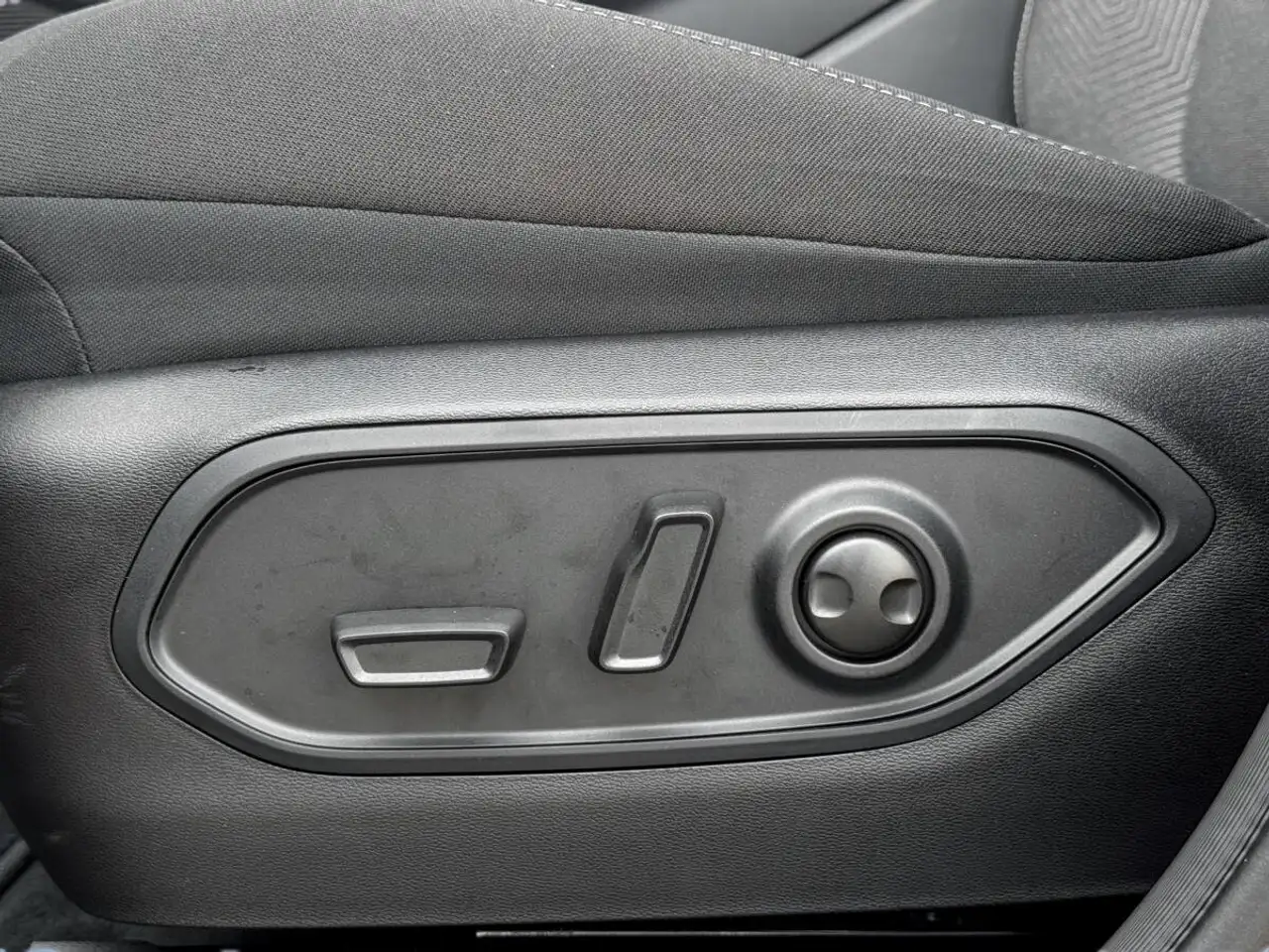 Jeep Cherokee - Image 29