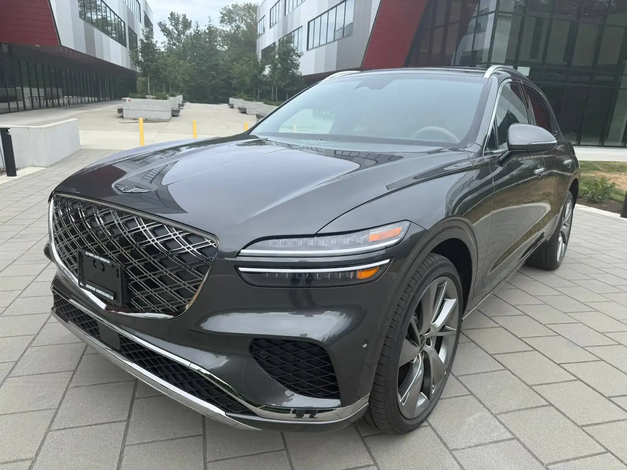 Genesis GV70 - Image 1