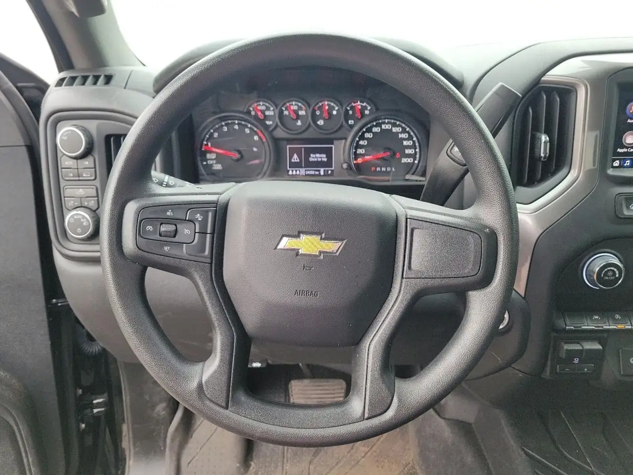 Chevrolet Silverado 1500 - Image 10