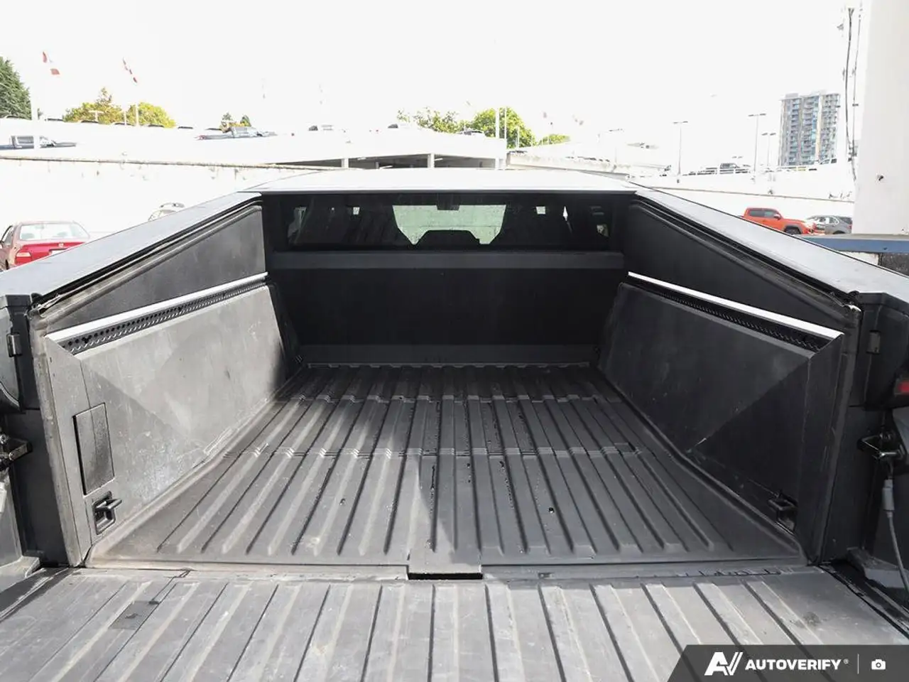 Tesla Cybertruck - Image 14