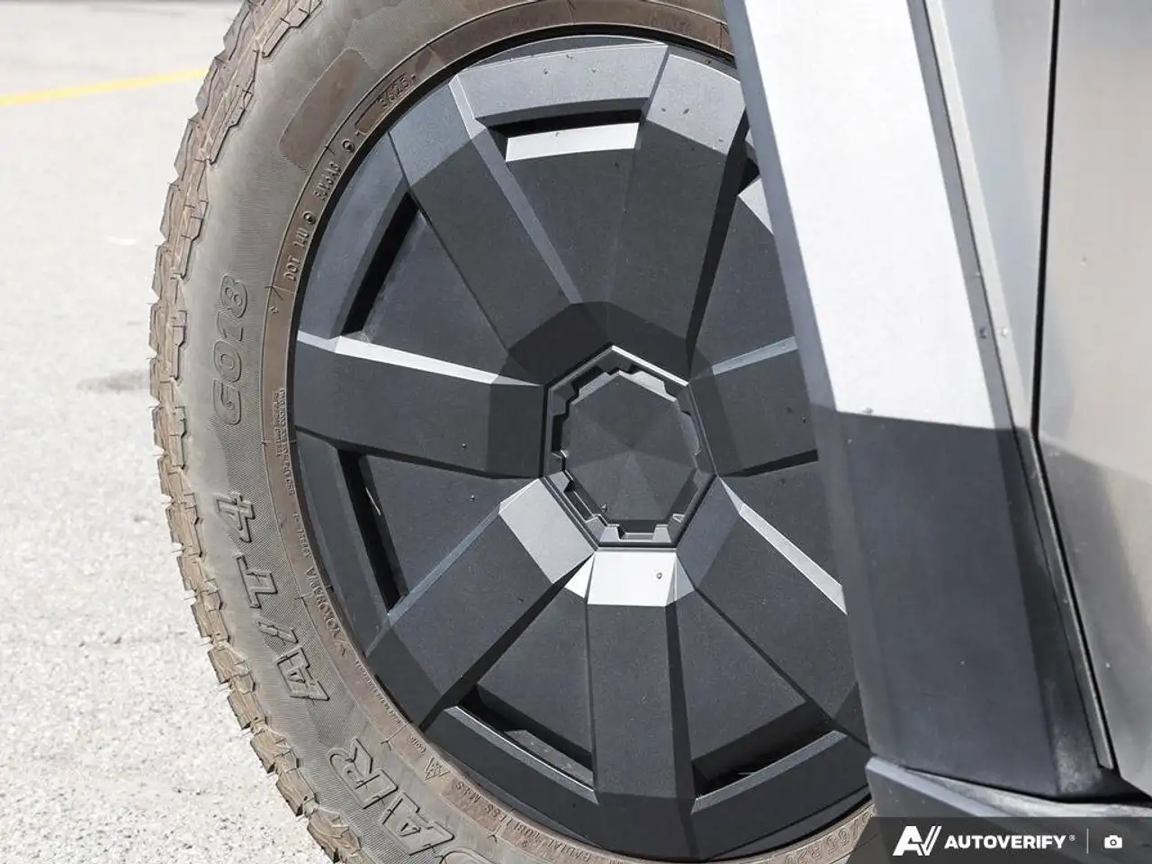 Tesla Cybertruck - Image 9