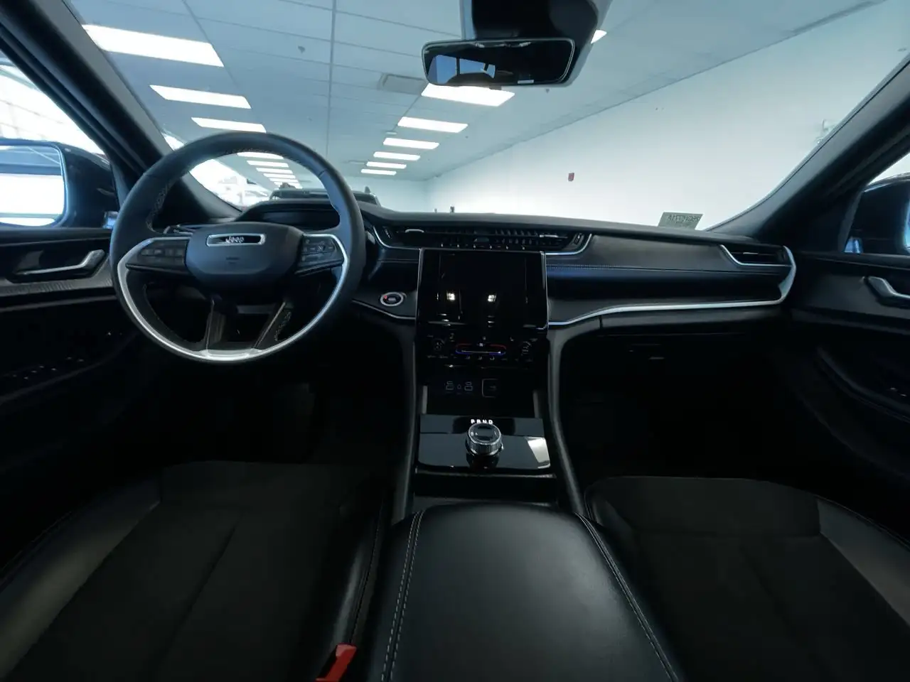 Jeep Grand Cherokee - Image 16