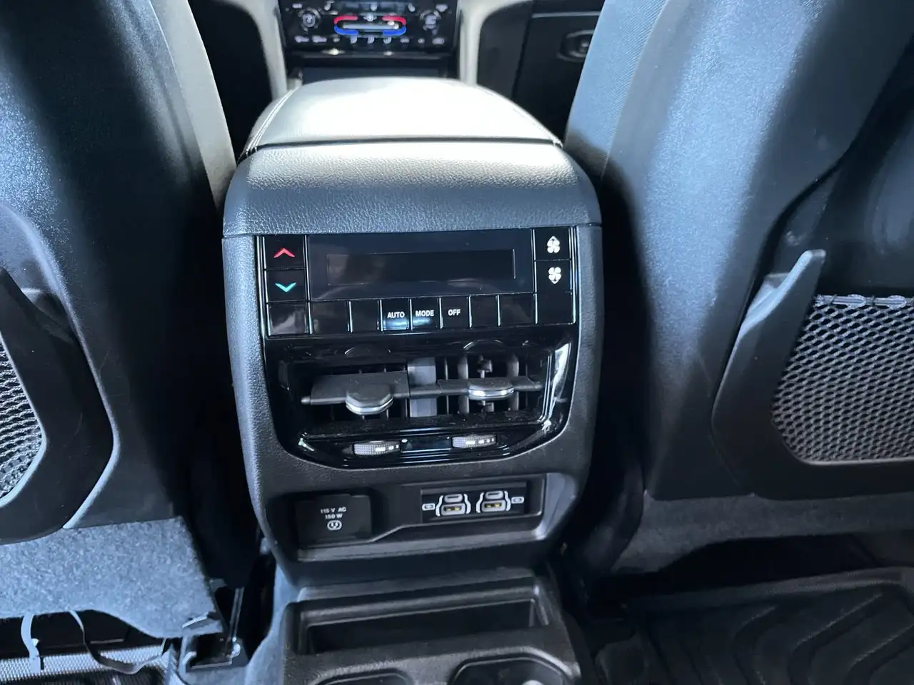Jeep Grand Cherokee - Image 36