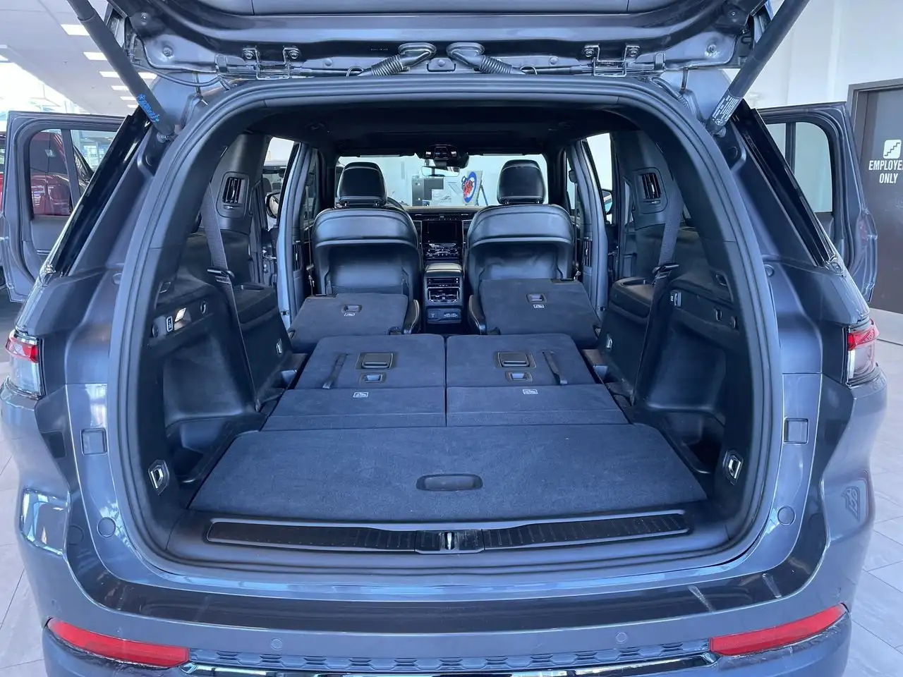 Jeep Grand Cherokee - Image 39