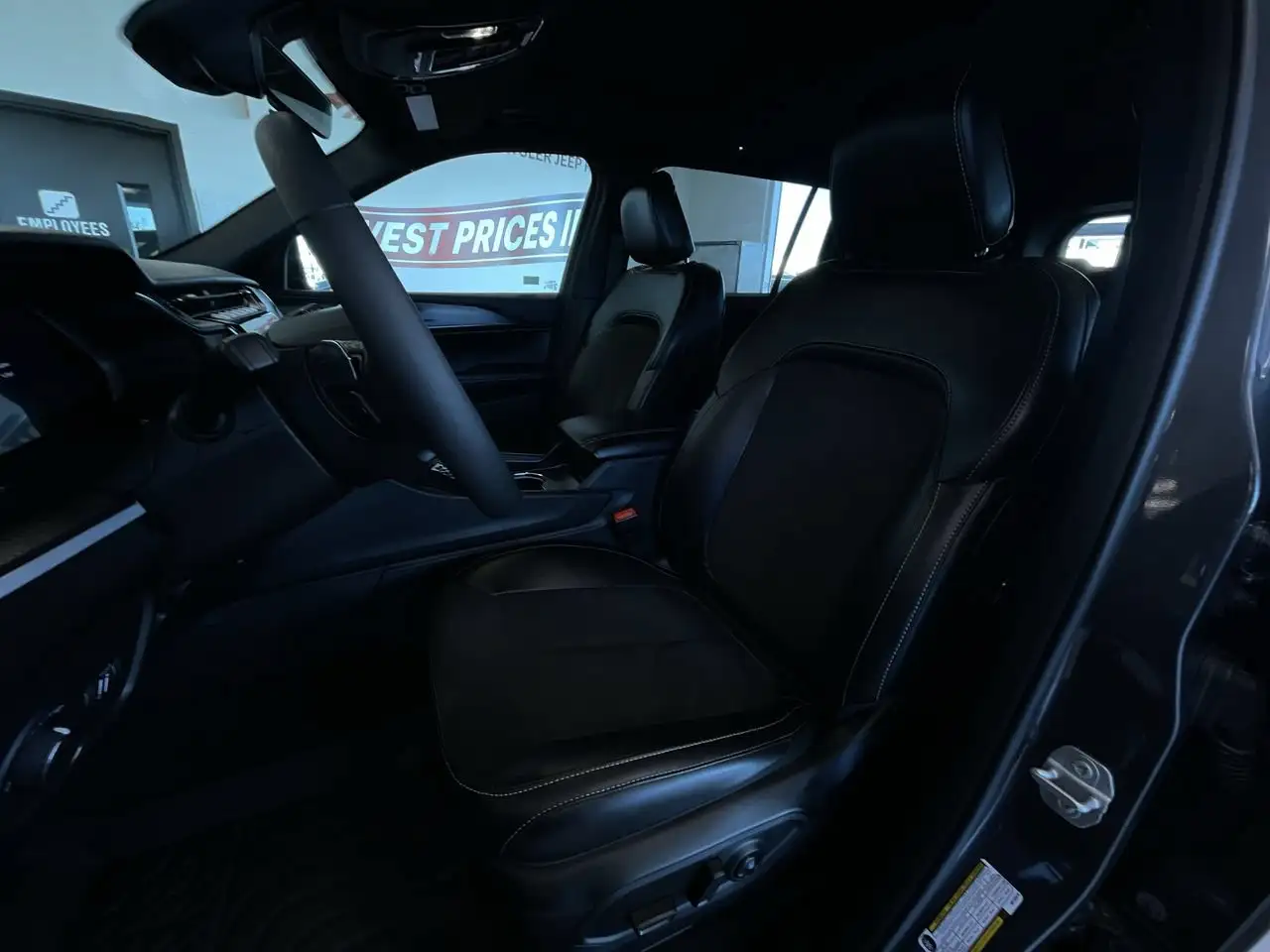 Jeep Grand Cherokee - Image 11