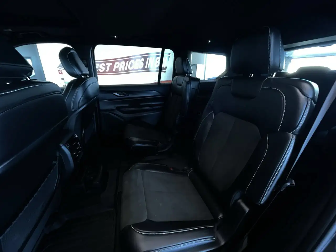 Jeep Grand Cherokee - Image 35