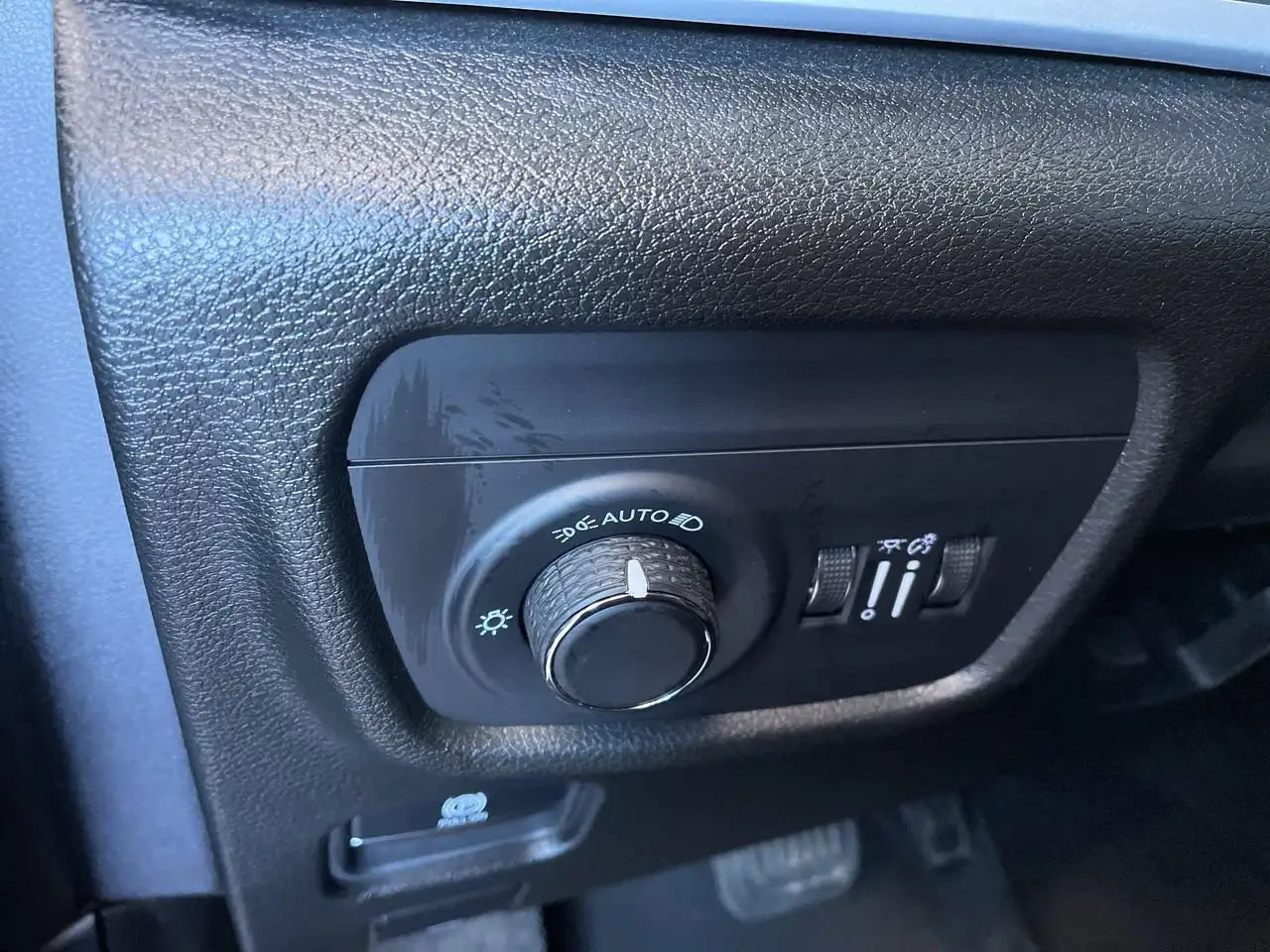 Jeep Grand Cherokee - Image 23