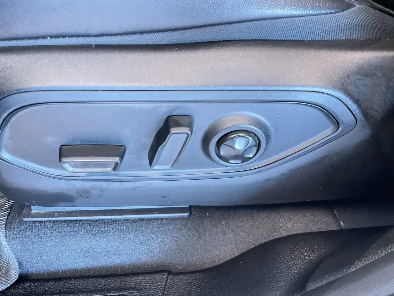 Jeep Grand Cherokee - Image 12