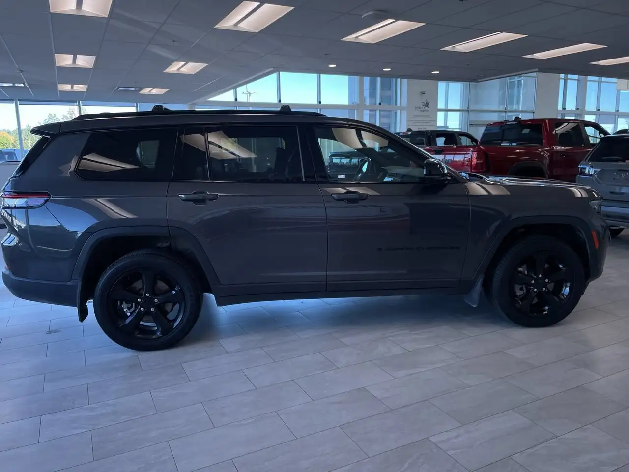 Jeep Grand Cherokee - Image 5