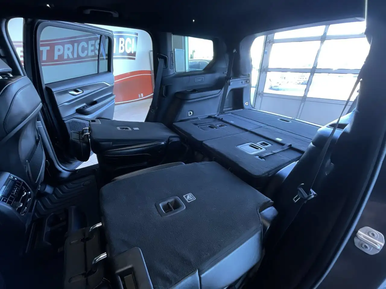 Jeep Grand Cherokee - Image 37