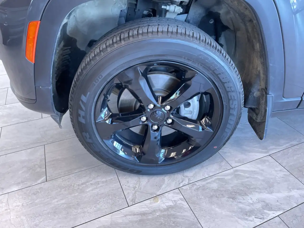 Jeep Grand Cherokee - Image 8