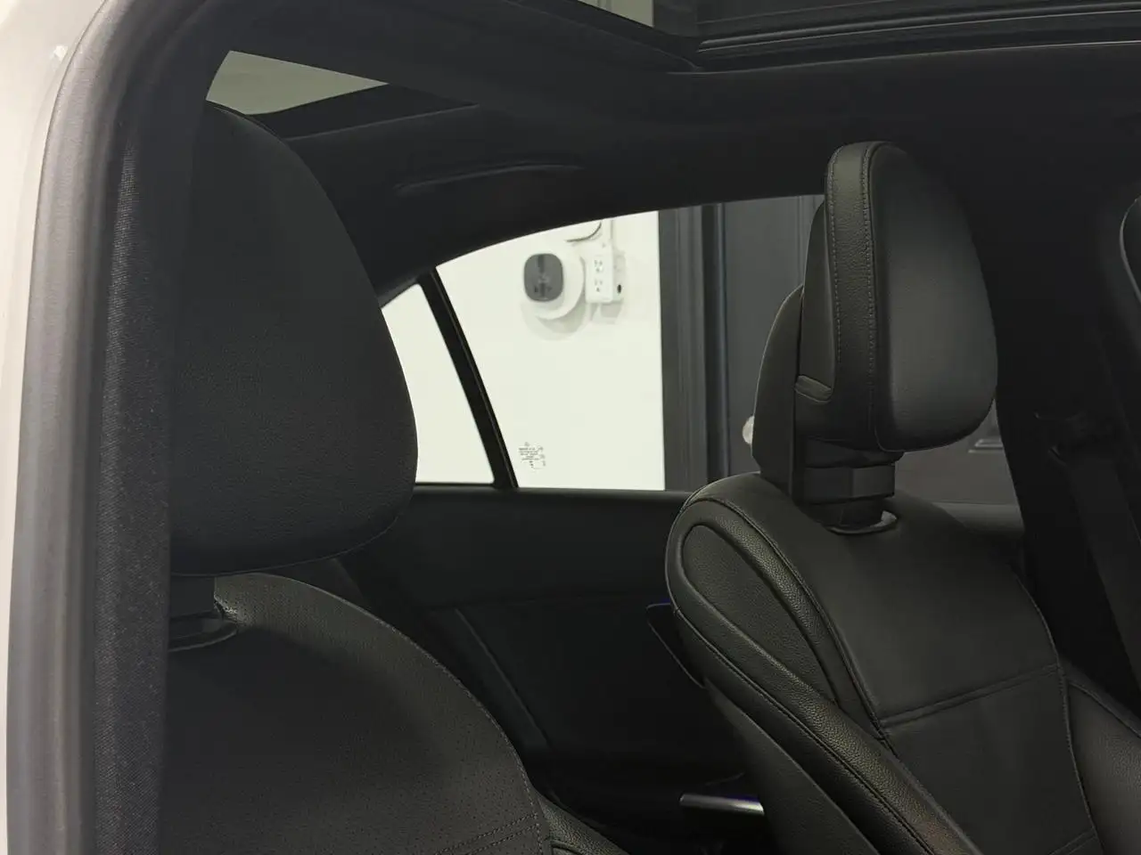 Mercedes-Benz C-Class - Image 12