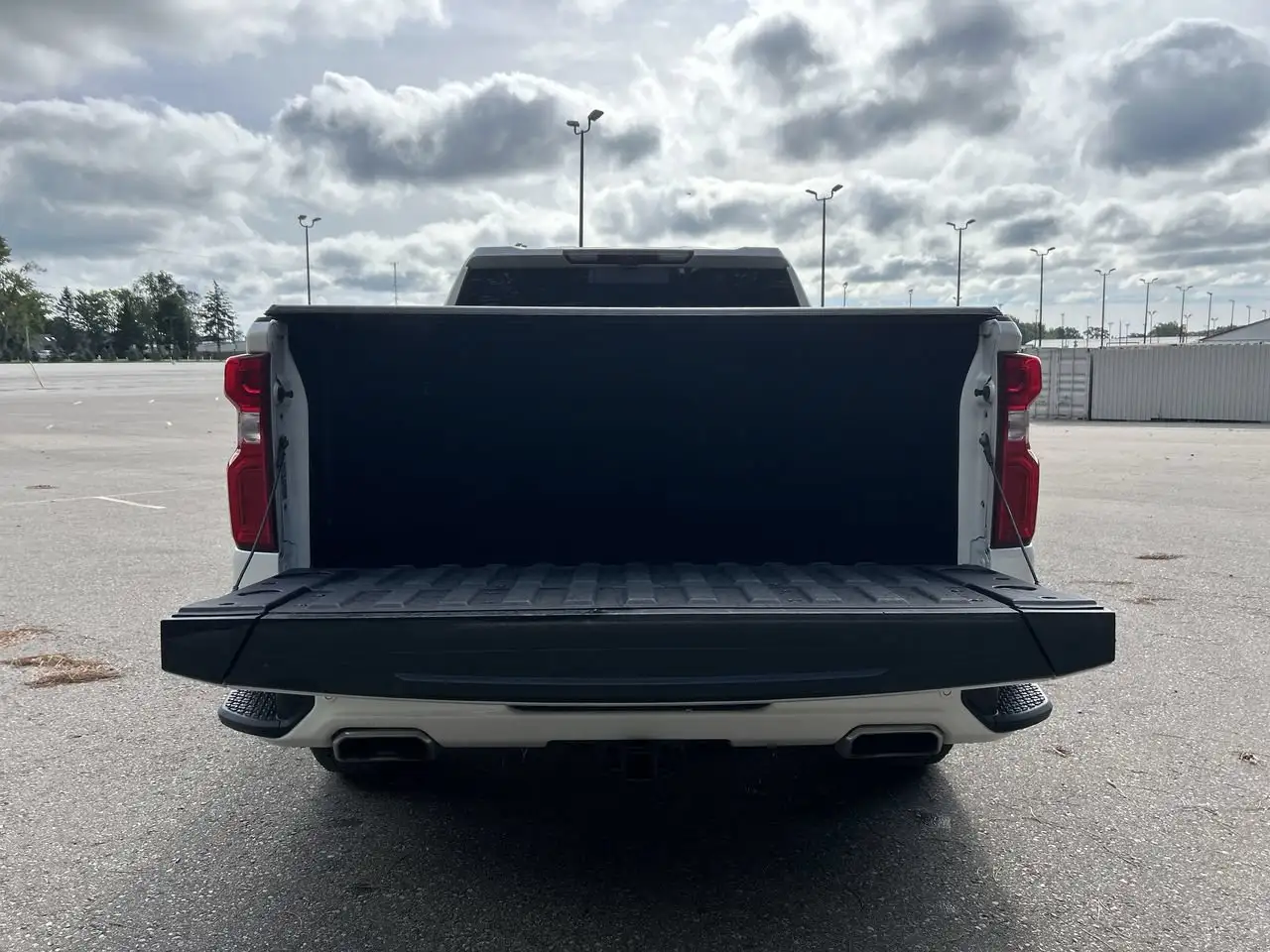 Chevrolet Silverado 1500 - Image 19