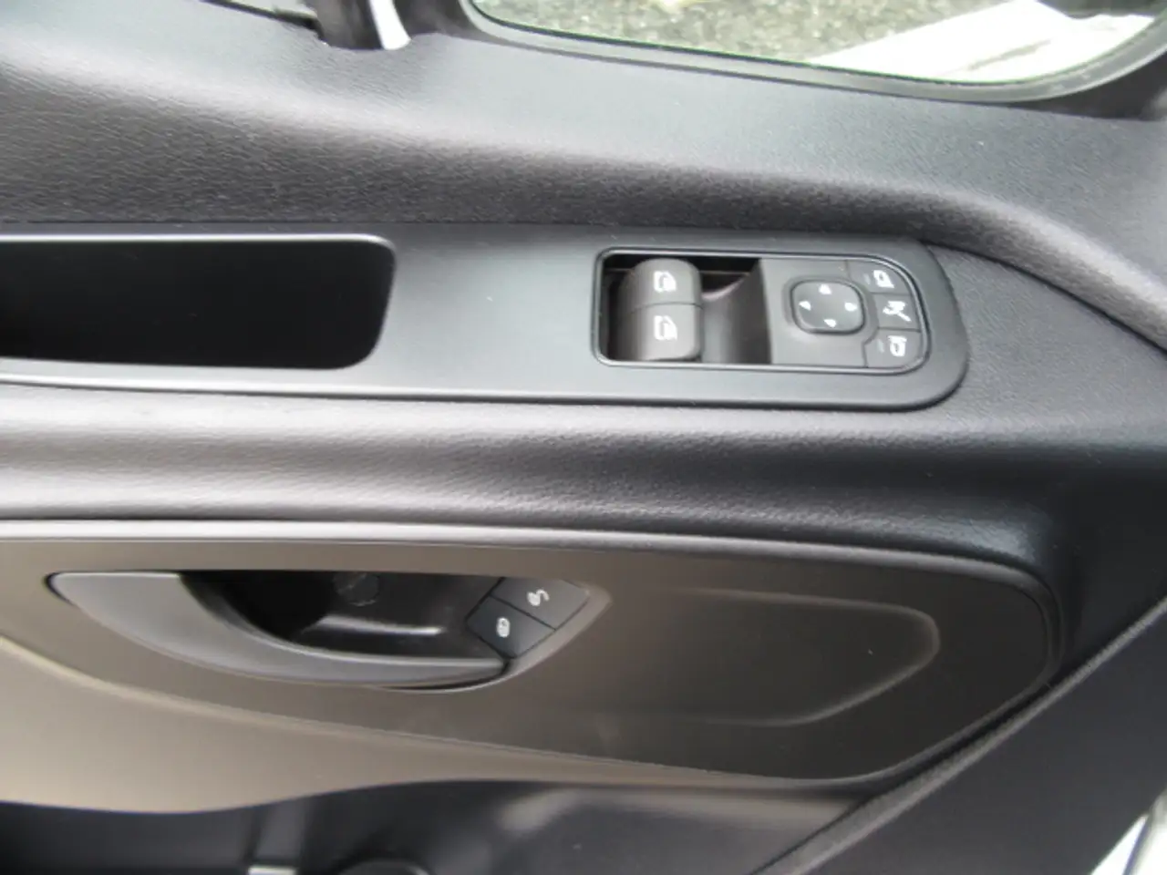 Mercedes-Benz Sprinter - Image 12