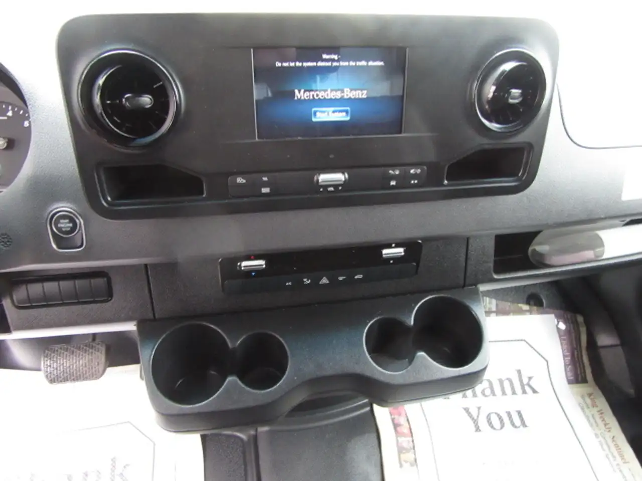 Mercedes-Benz Sprinter - Image 11