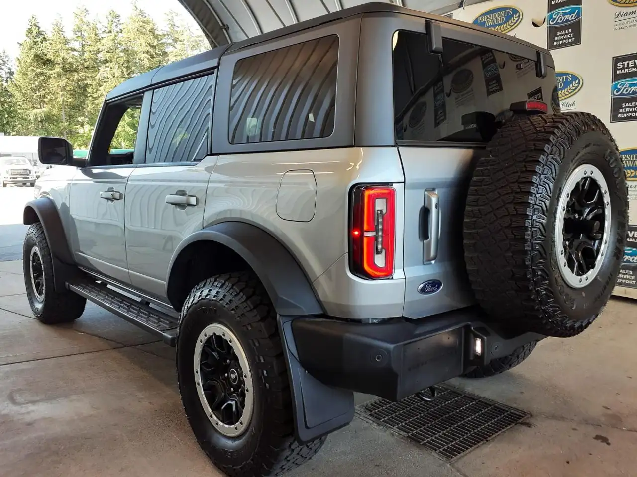 Ford Bronco - Image 10