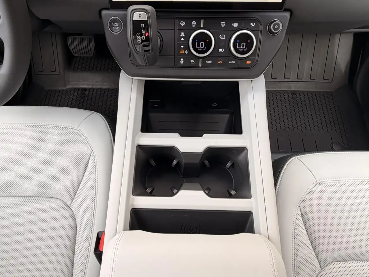 Land Rover Defender - Image 27