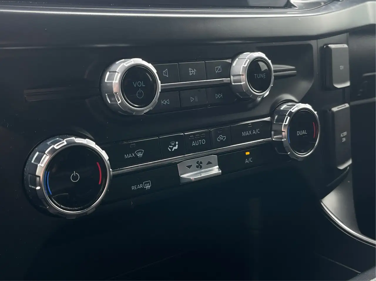Ford F-150 - Image 25