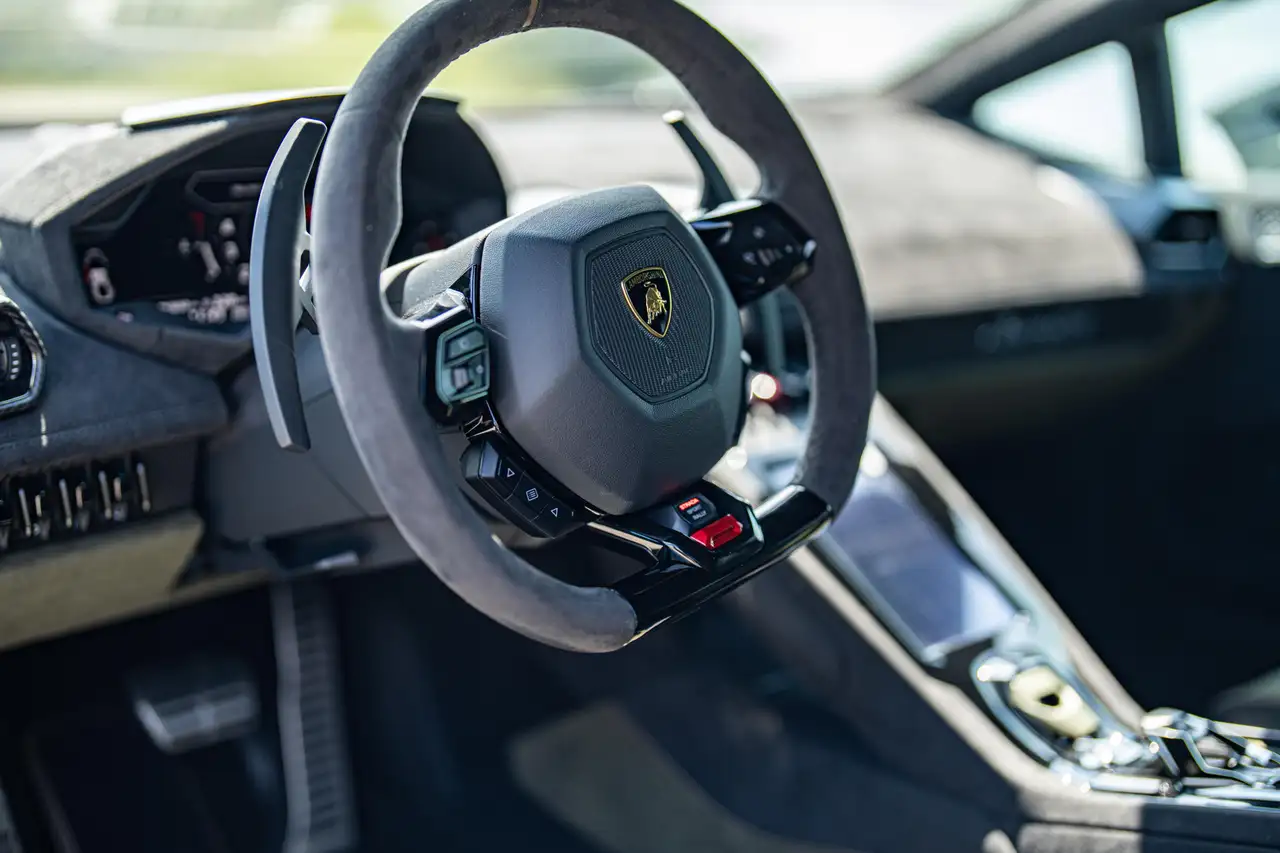 Lamborghini Huracán - Image 17