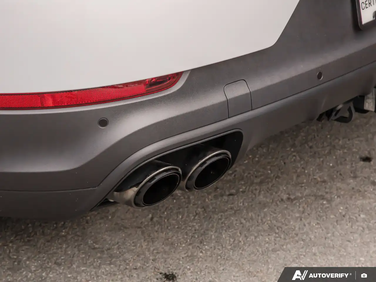 Porsche Cayenne - Image 32